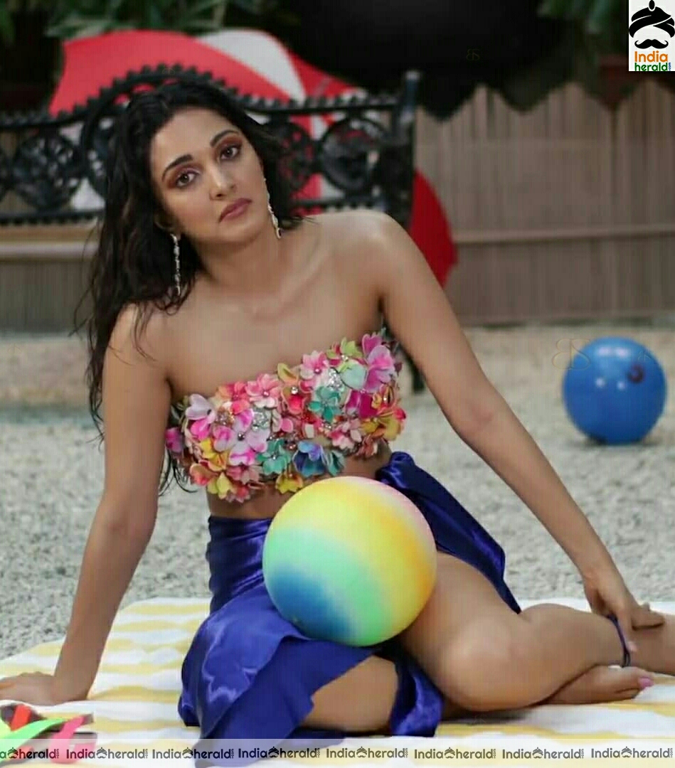 Kiara Advani looking hot in floral dress and shows her Balloons