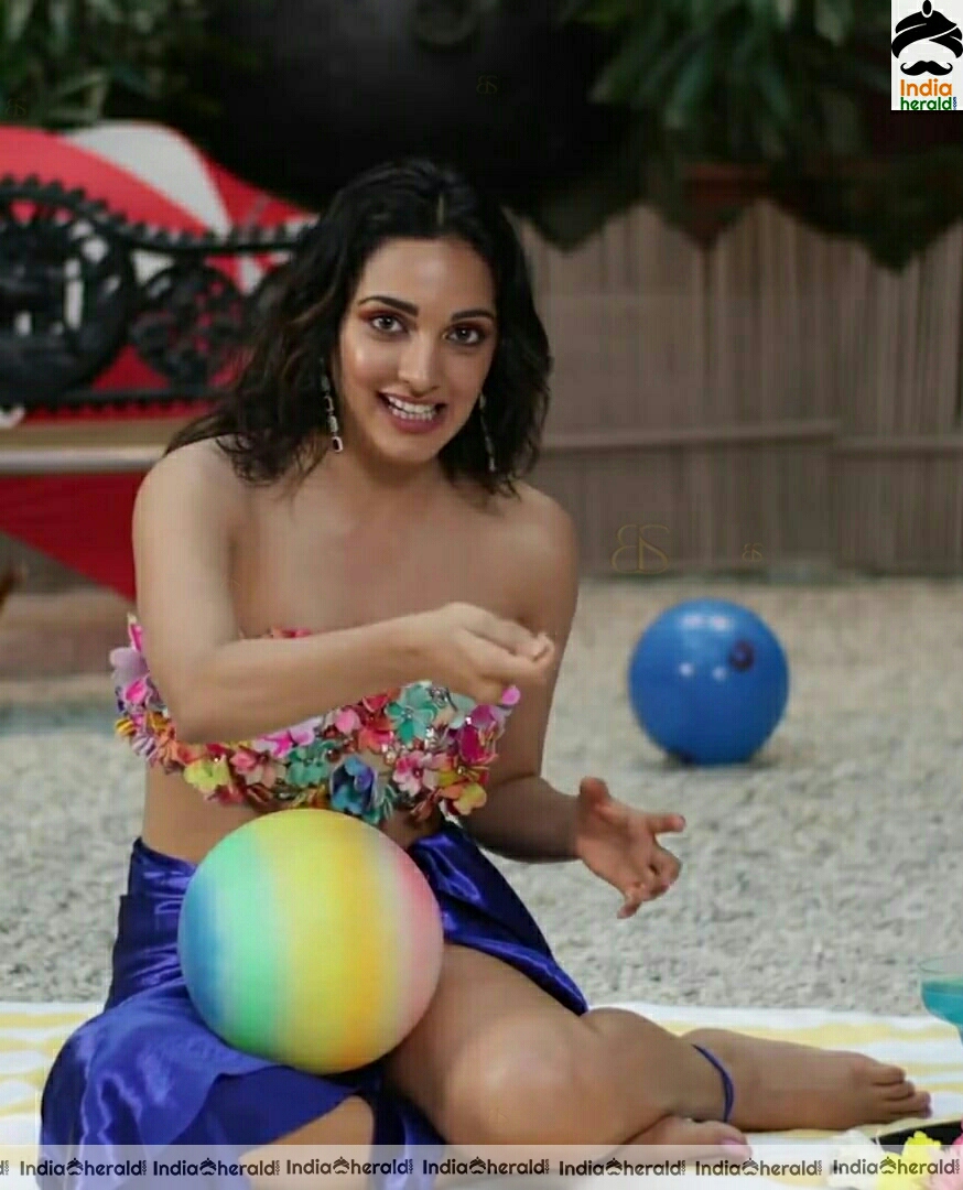 Kiara Advani looking hot in floral dress and shows her Balloons