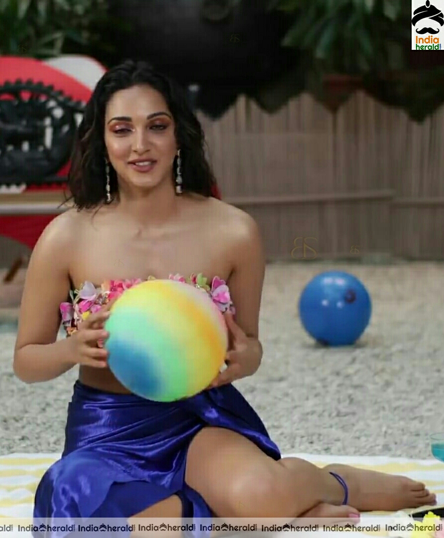 Kiara Advani looking hot in floral dress and shows her Balloons