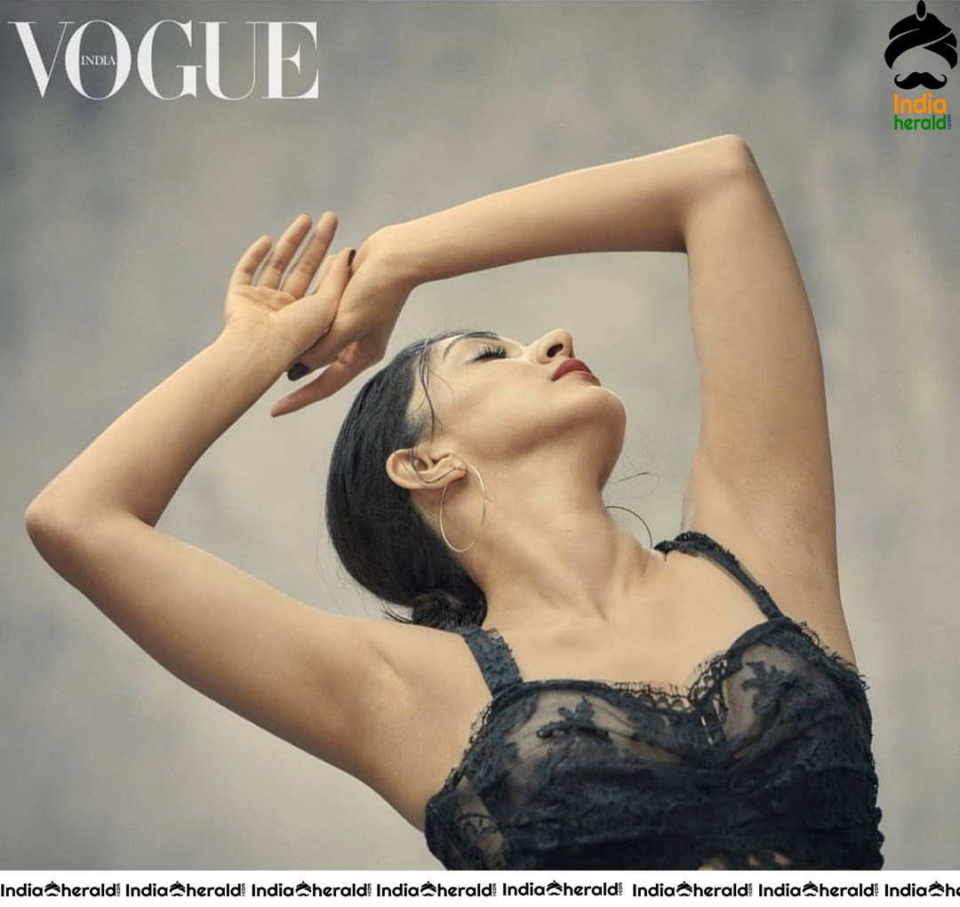Kiara Advani Oozing Hotness in Latest Edition of Vogue Magazine