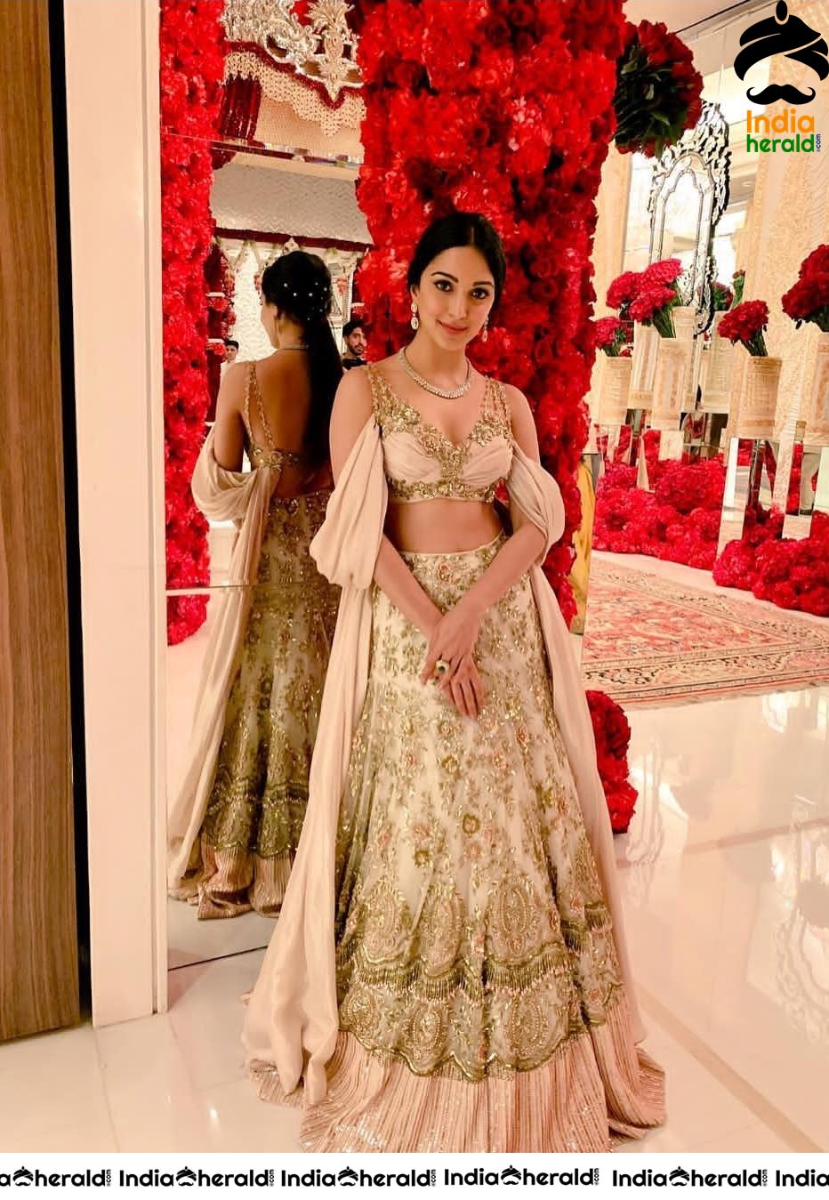 Kiara Advani Shows Her Fleshy Belly And Sexy Assets At A Wedding Set 1
