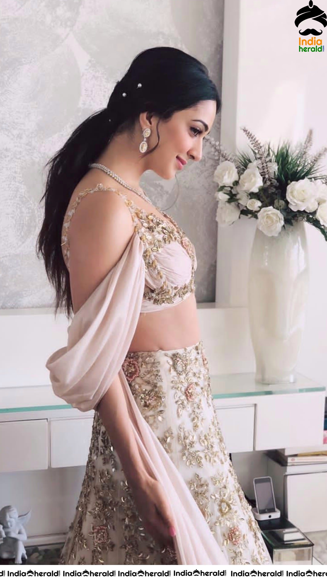 Kiara Advani Shows Her Fleshy Belly And Sexy Assets At A Wedding Set 2