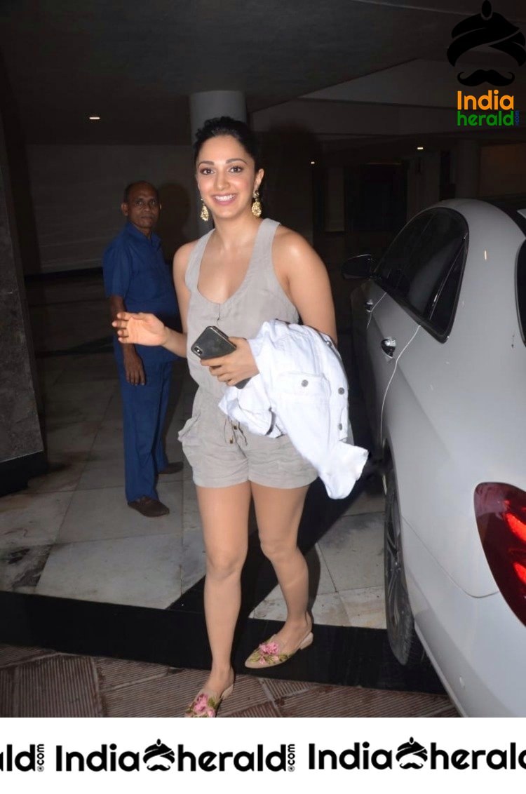 Kiara Advani Shows Her Hot Waist And Spotted Along With Vijay Deverakonda Set 1