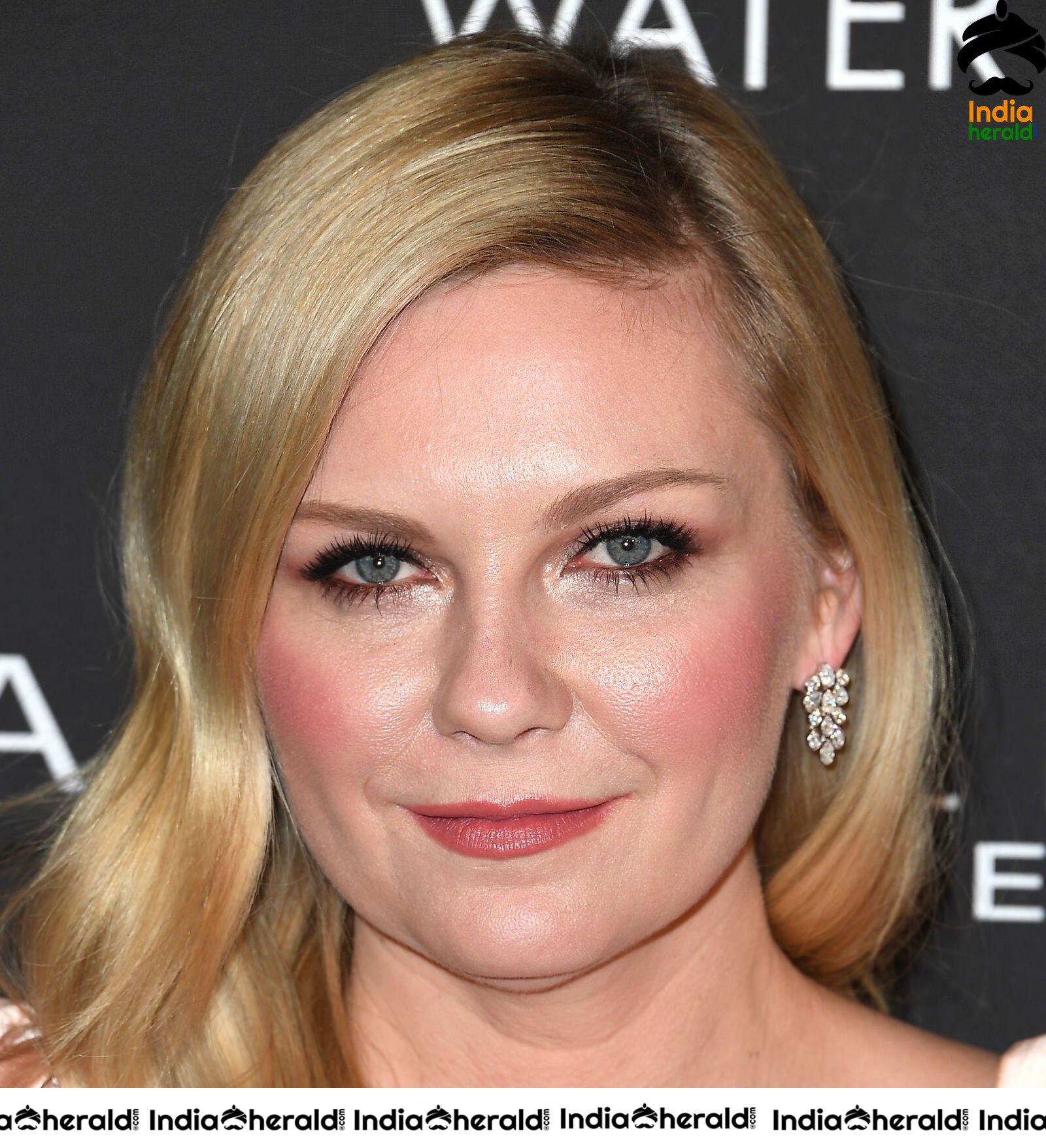 Kirsten Dunst at 5th Annual Instyle Awards in Los Angeles Set 1