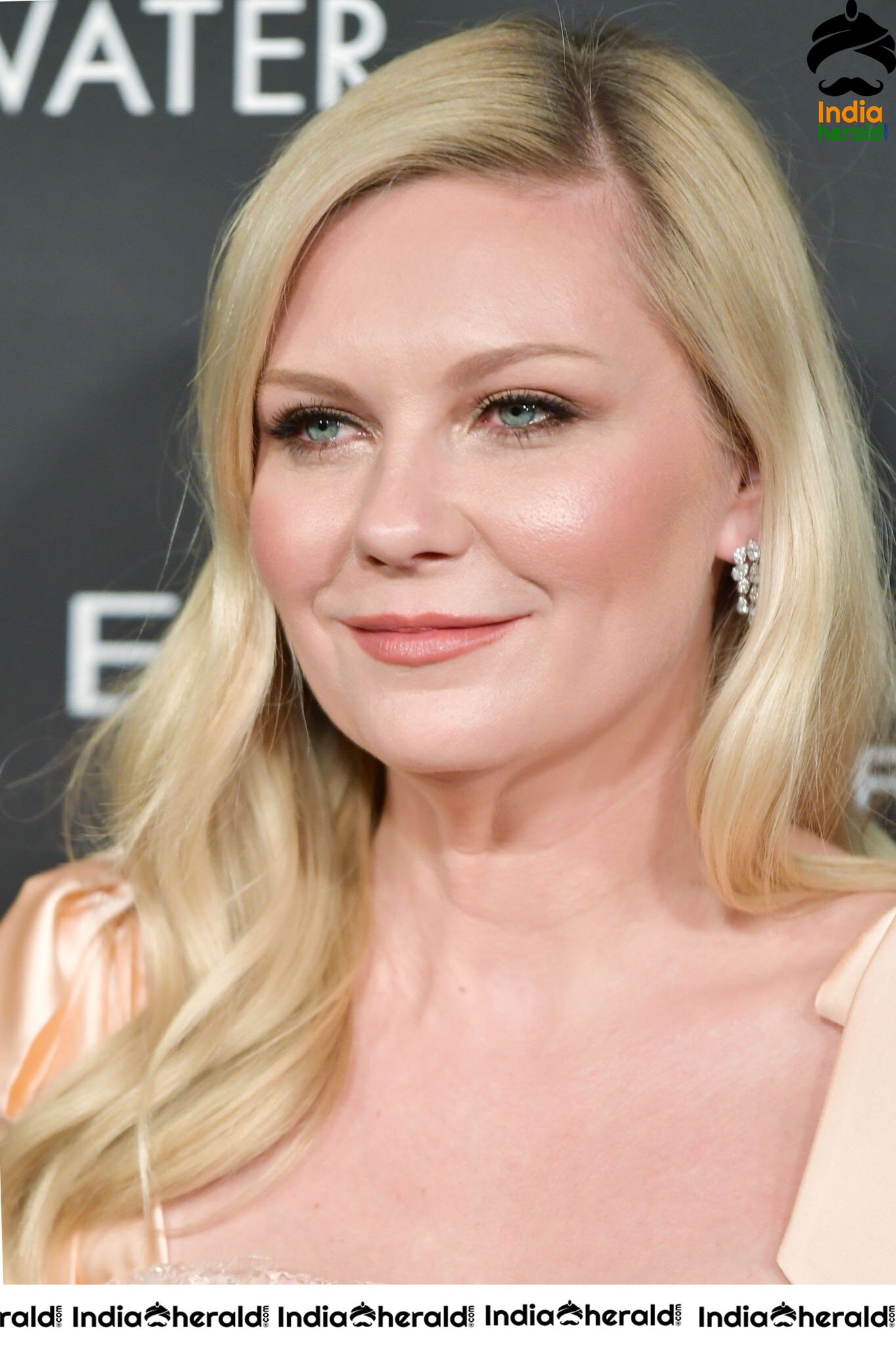 Kirsten Dunst at 5th Annual Instyle Awards in Los Angeles Set 2