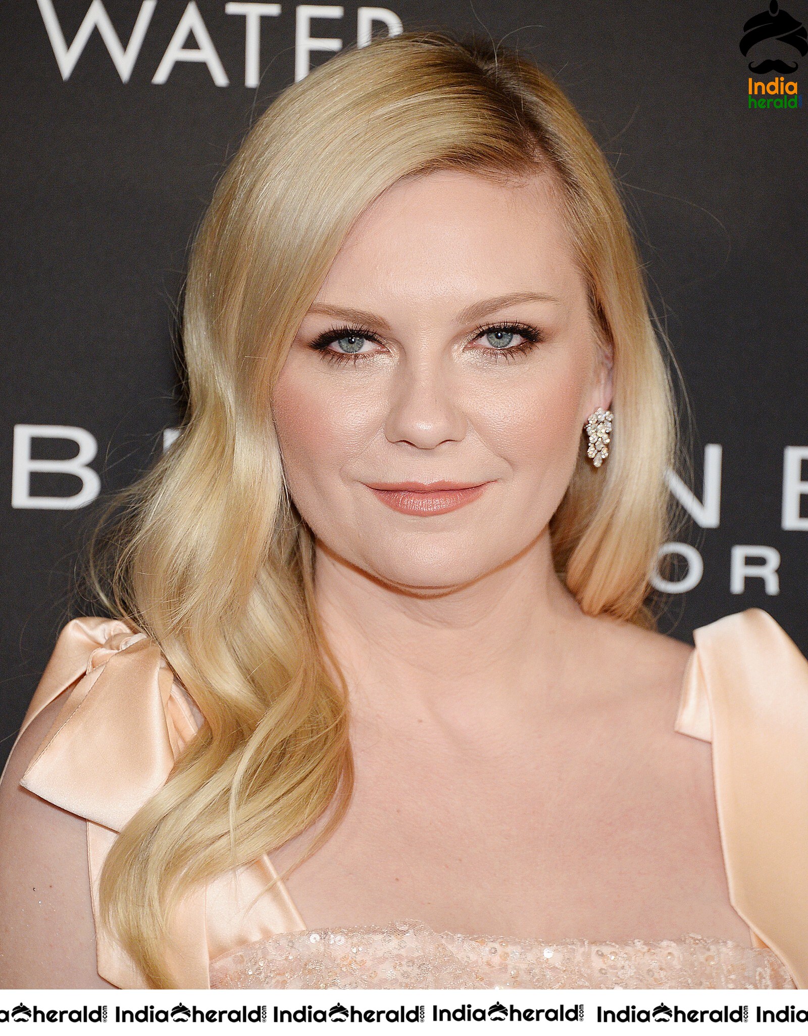 Kirsten Dunst at 5th Annual Instyle Awards in Los Angeles Set 2