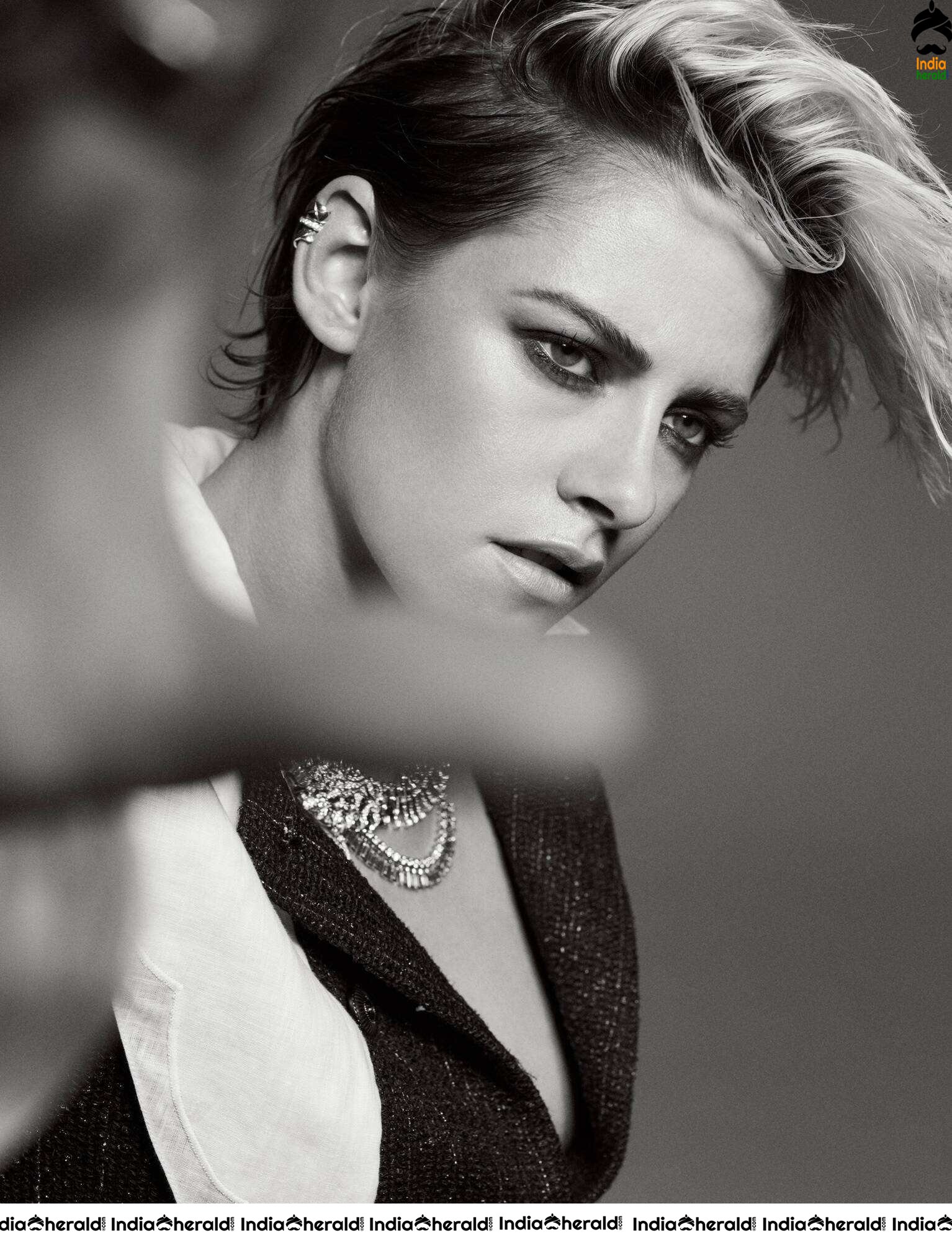 Kristen Stewart Photoshoot for Elle Magazine France Issue