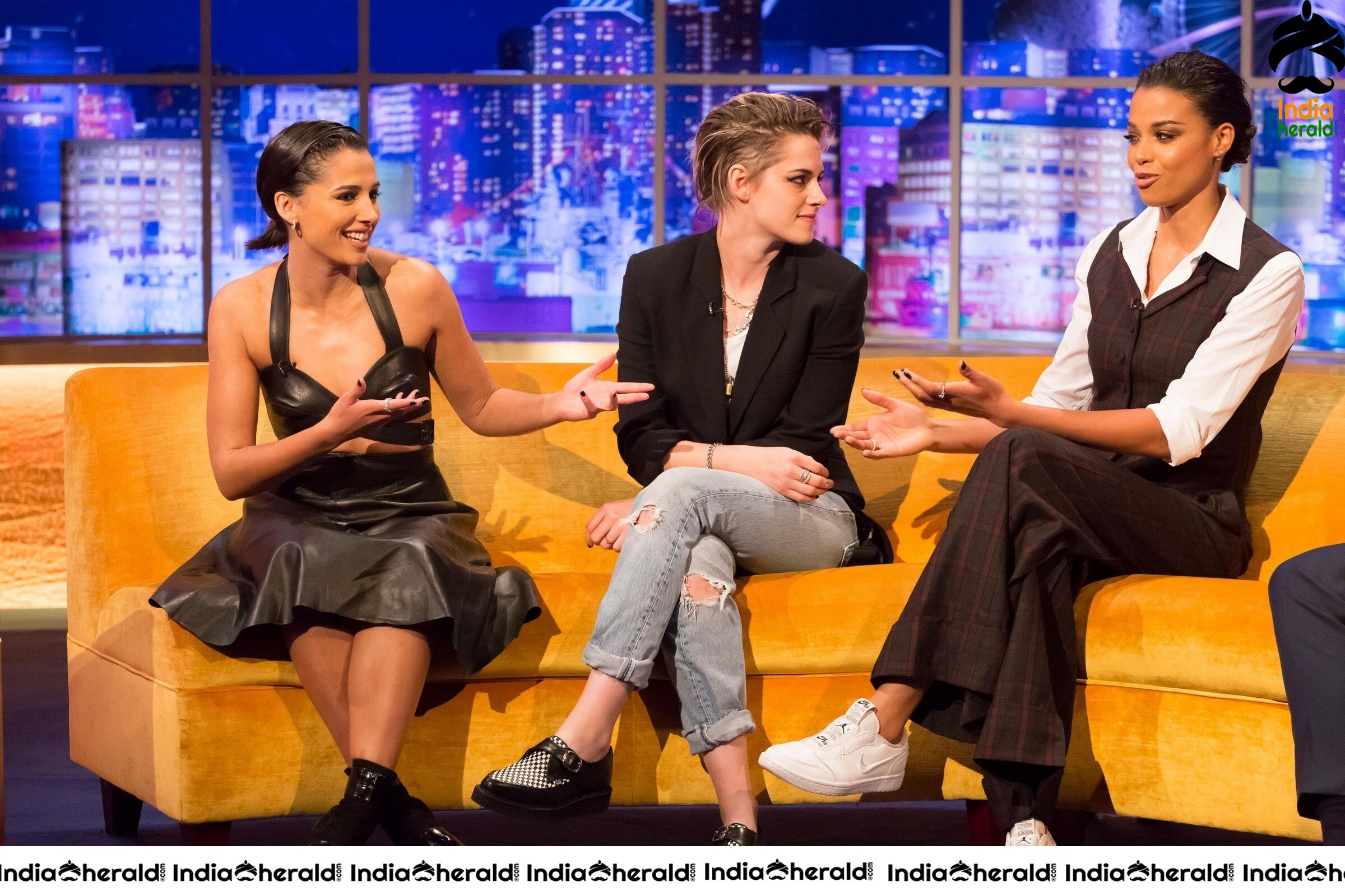 Kristen Stewart With Ella Balinska and Naomi Scott The Jonathan Ross Show in London Set 2