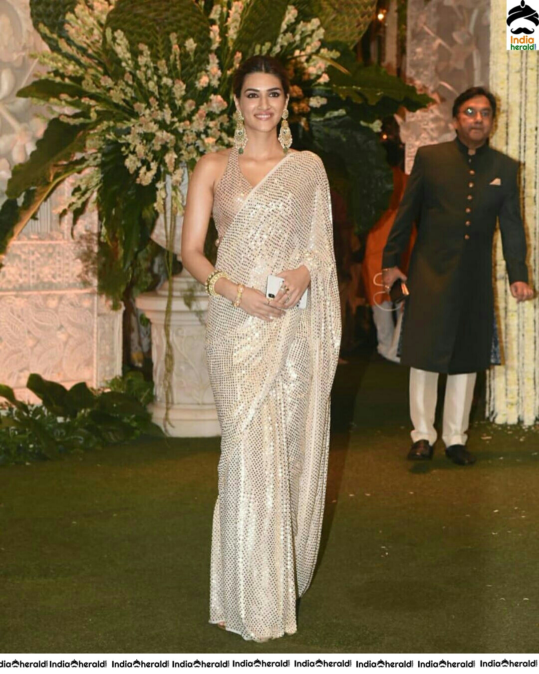 Kristi Sanon Hot In Sleeveless Blouse And Glitter Saree