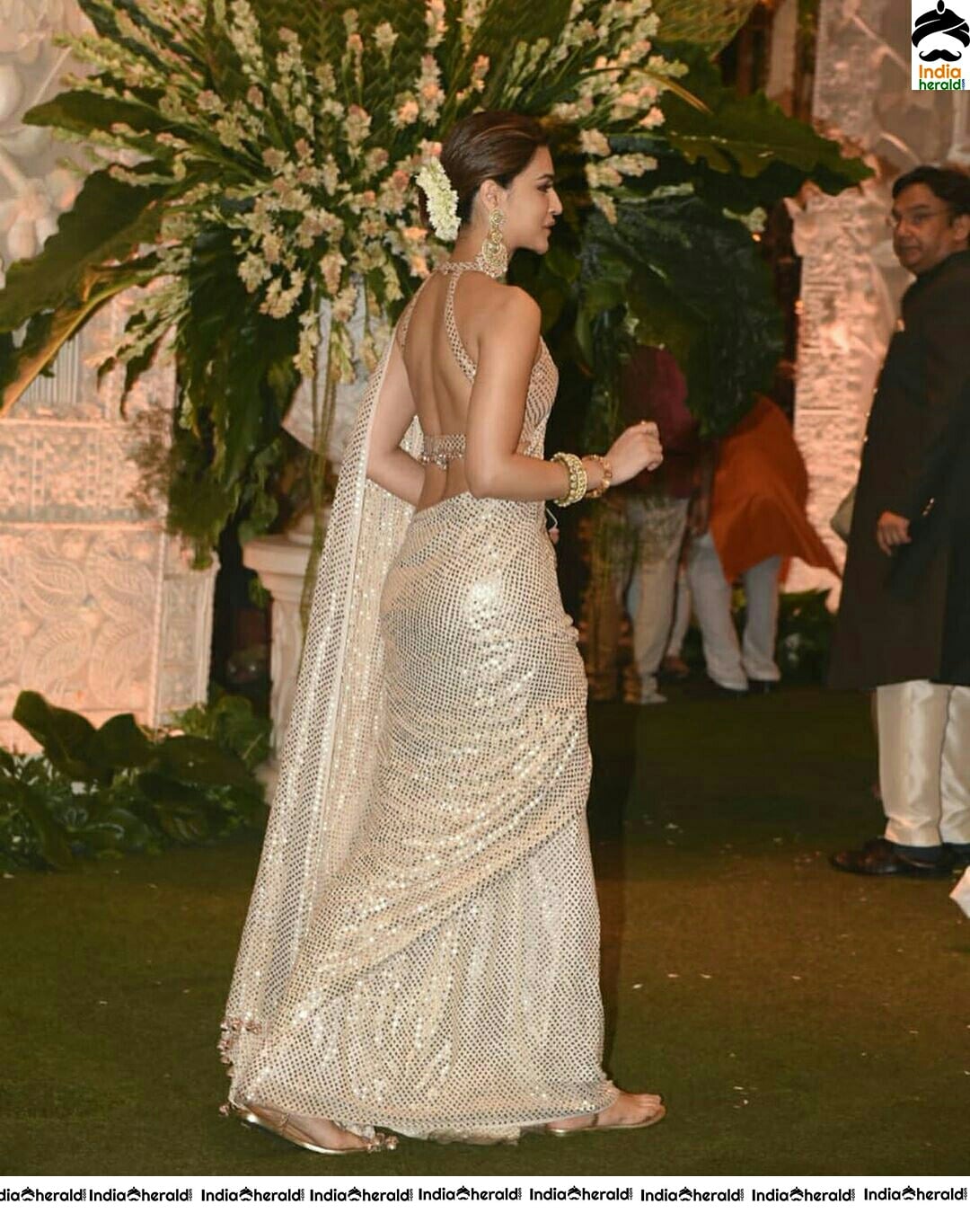 Kristi Sanon Hot In Sleeveless Blouse And Glitter Saree