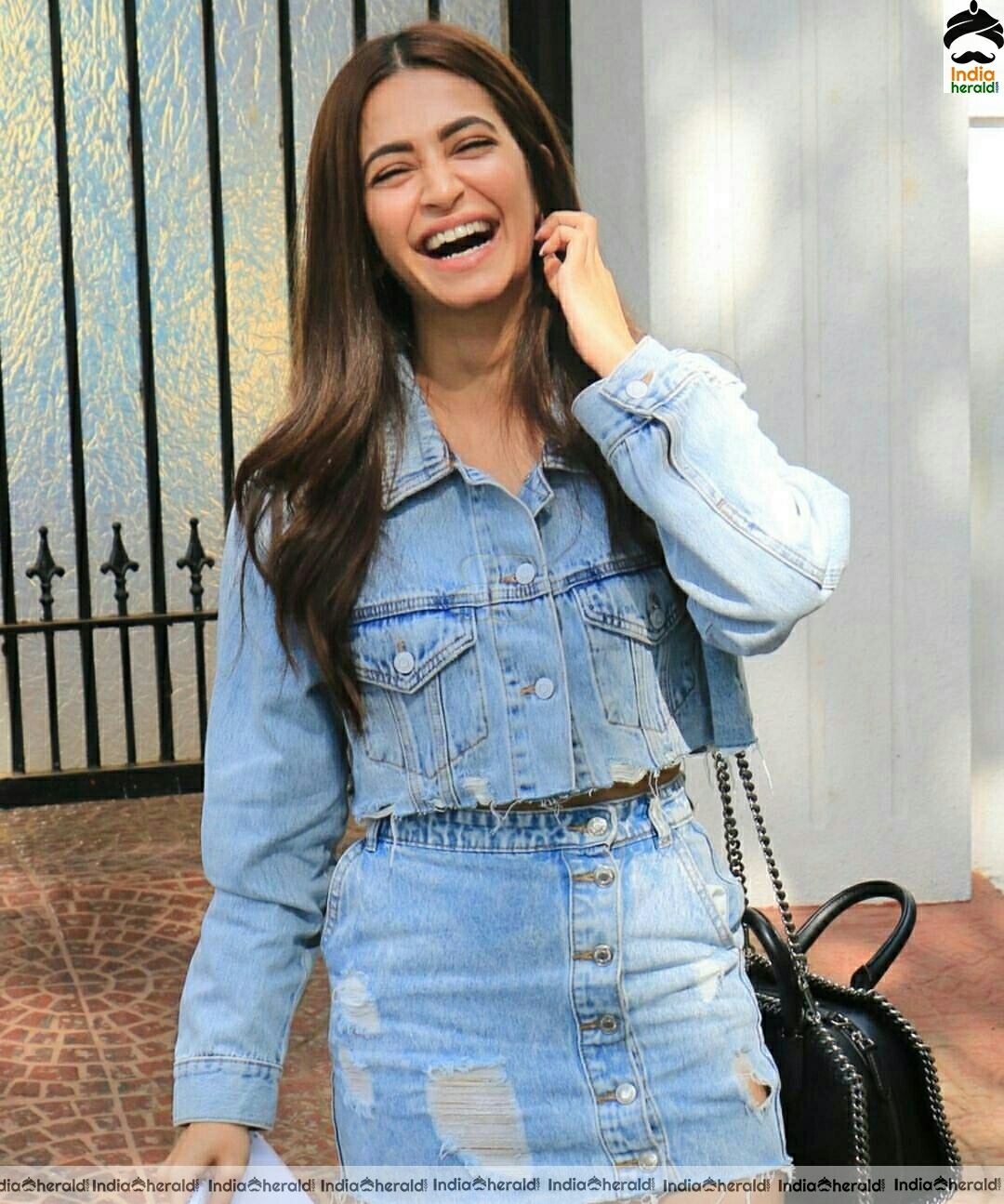 Kriti is all smiles as she was seen in denim at juhu