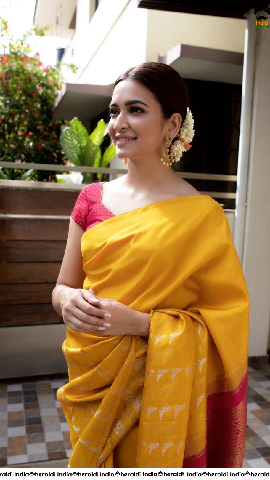 Kriti Kharbanda Latest Gorgeous Photos in Saree