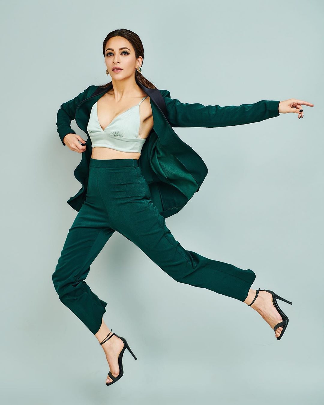 Kriti Kharbanda Oozing Sex Appeal In A Green Sexy Dress