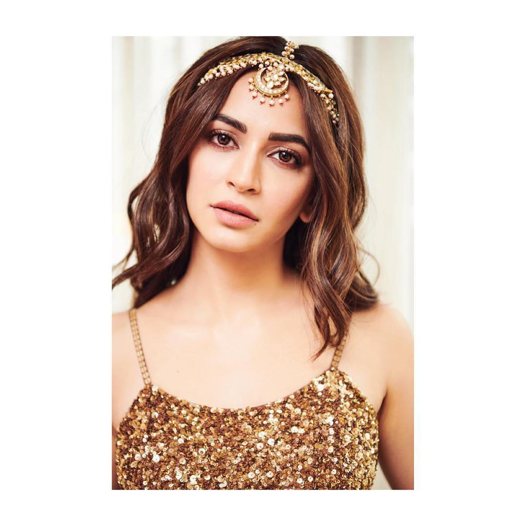 Kriti Kharbanda Shows Her Hot Curves In Lehenga