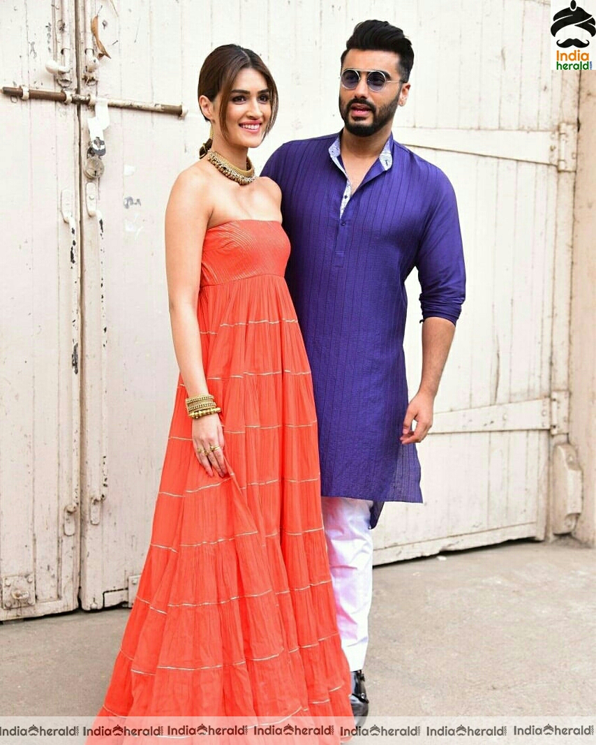 Kriti Sanon And Arjun kapoor Spotted Promoting Their Film Panipat