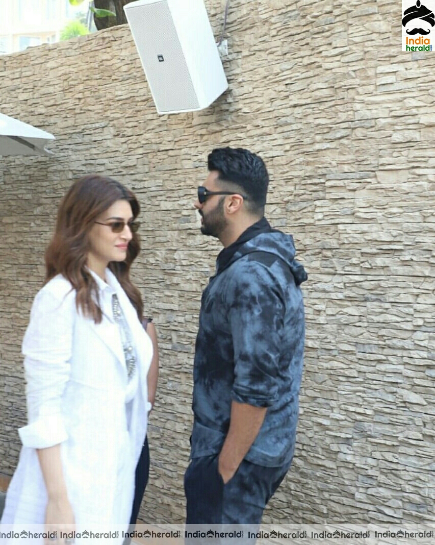 Kriti Sanon And Arjun kapoor Spotted Promoting Their Film Pati Patni