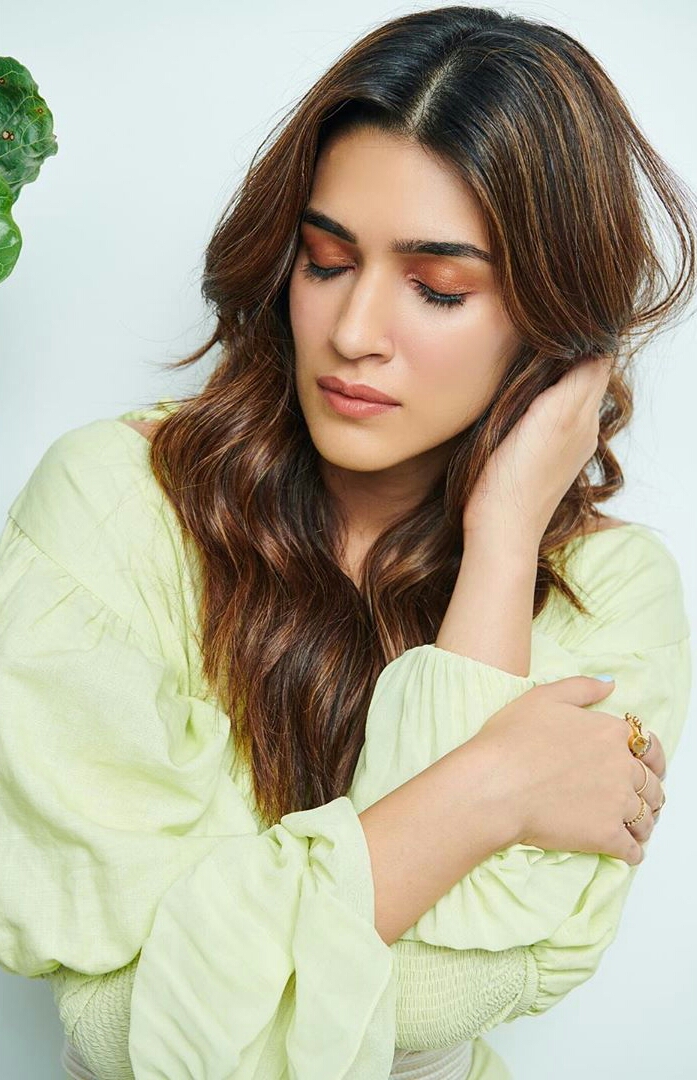 Kriti Sanon Gorgeous In Green