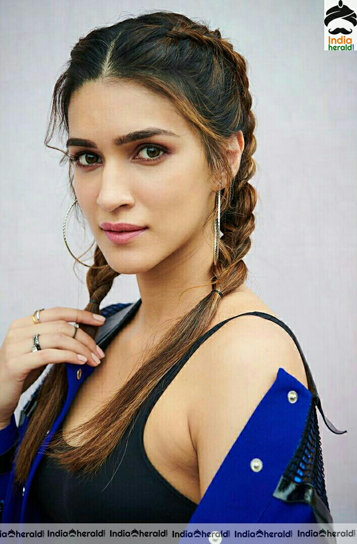 Kriti Sanon Hot Blue Photo Stills
