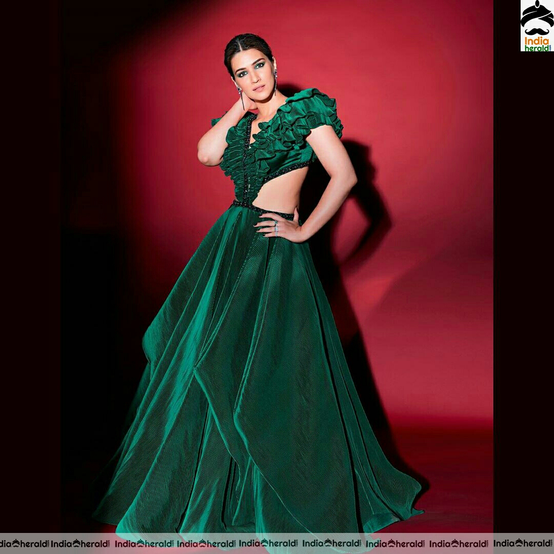 Kriti Sanon Hot Green Dress Stills