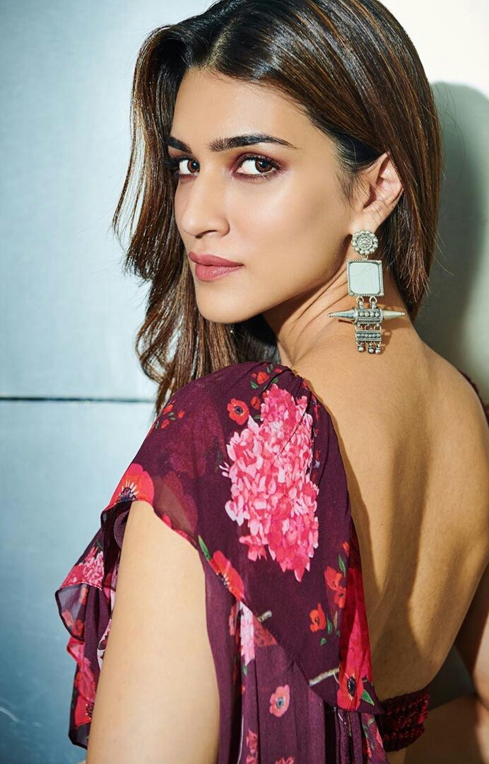 Kriti Sanon Hot Maroon Saree Stills