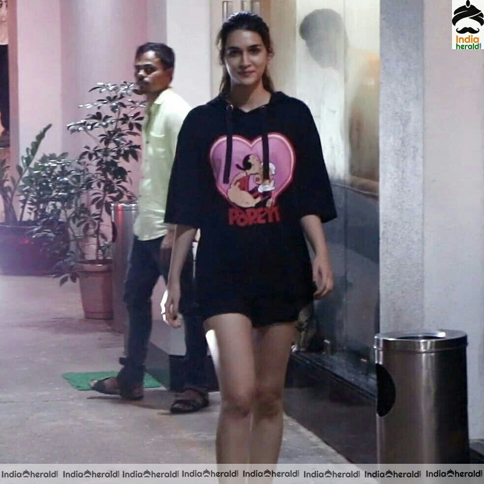 Kriti Sanon Hot Thighs Show In These Photo Stills