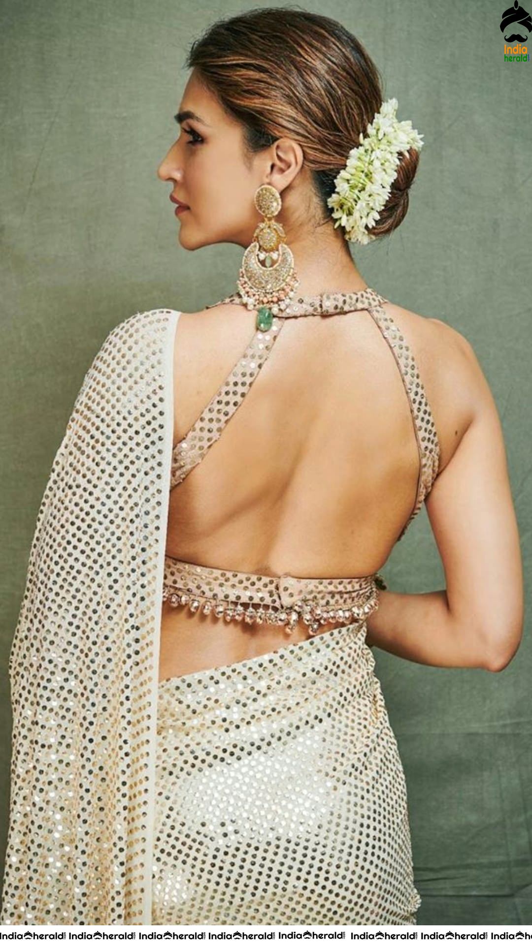 Kriti Sanon Looking Buoyant and Too Hot in Backless Blouse Saree