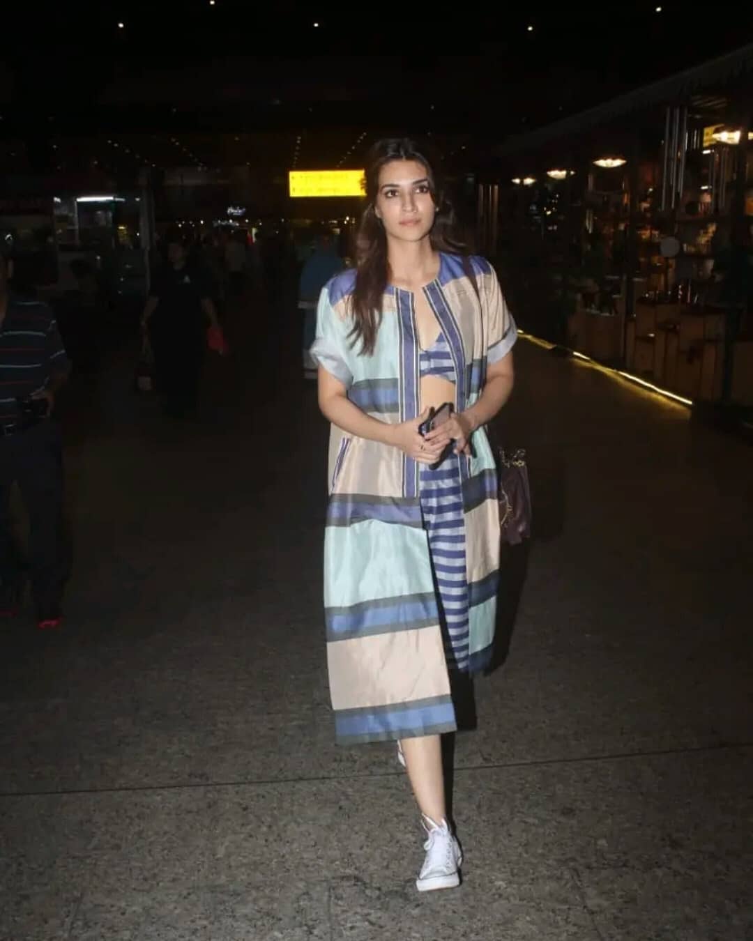 Kriti Sanon Shows Her Sexy Waist In Funky Dress At Airport