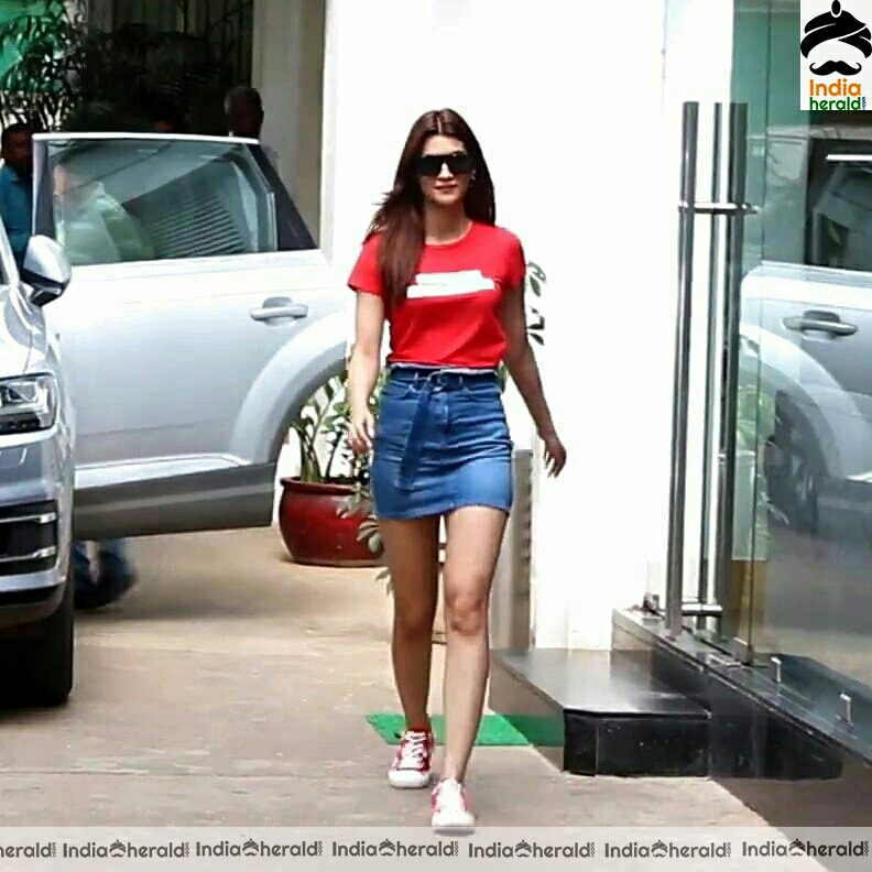 Kriti Sanon shows her slim and slender thighs in these clicks