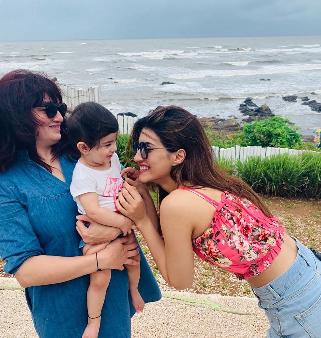 Kriti Sanon With A Cute Little Papa