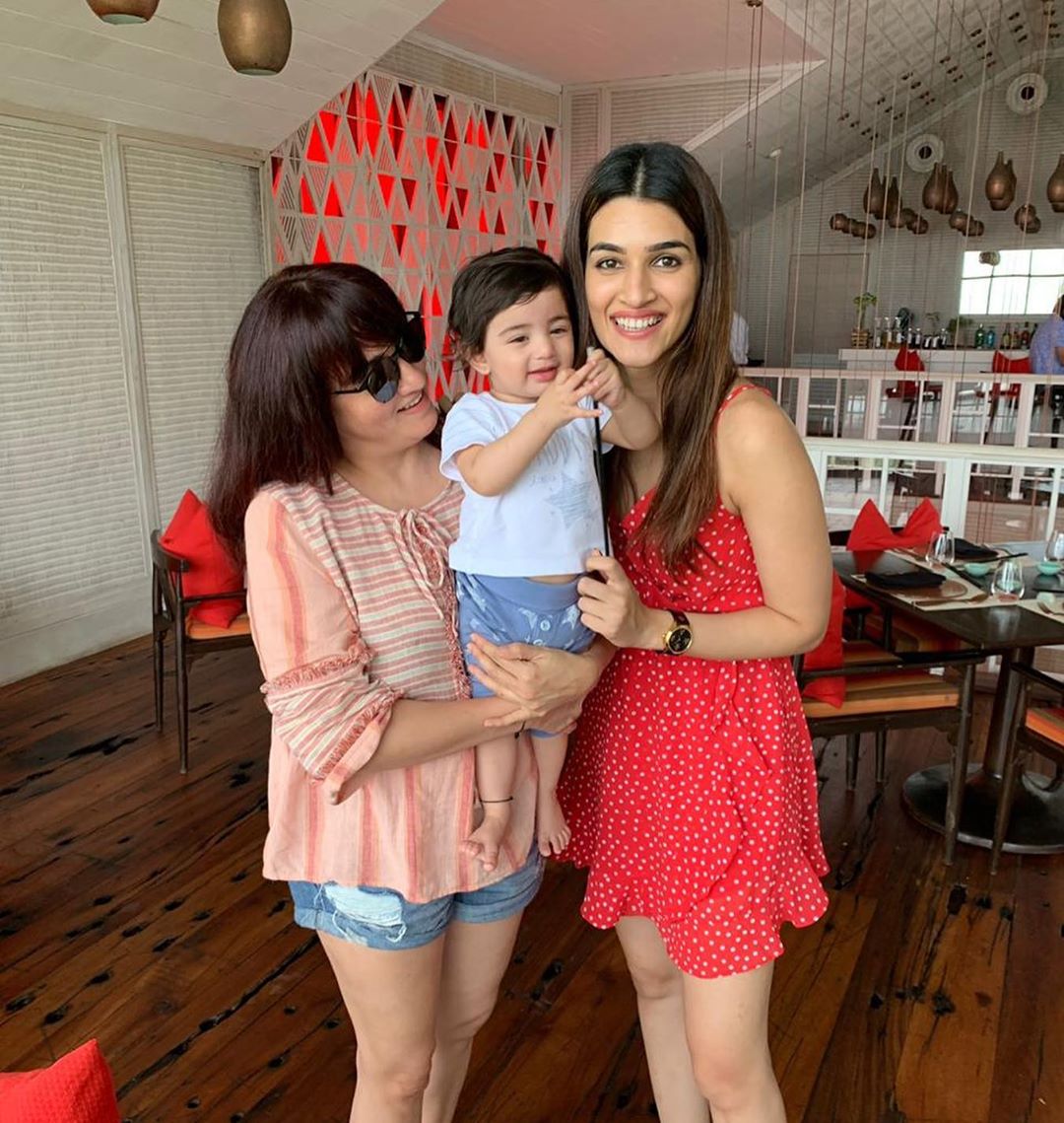 Kriti Sanon With A Cute Little Papa