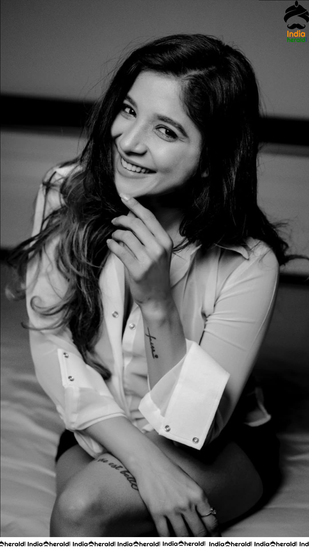 Latest B and W Photoshoot of Sakshi Agarwal