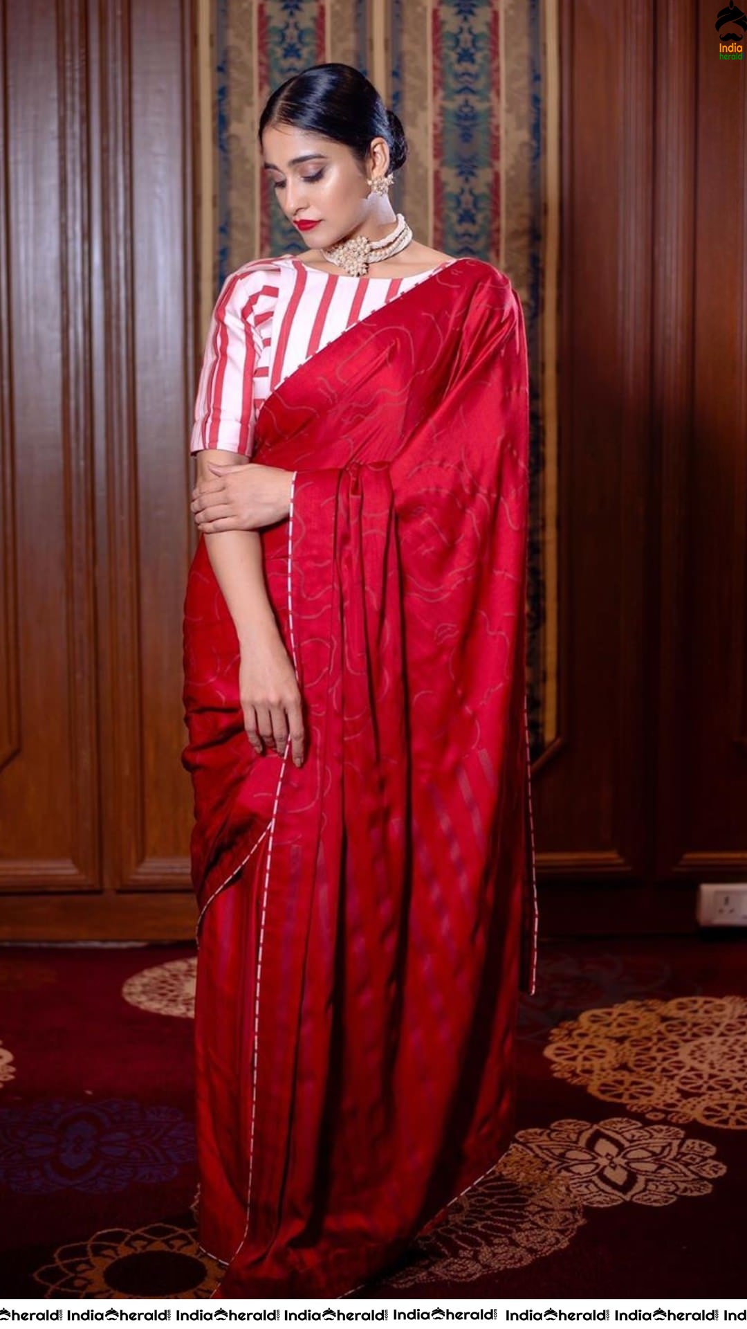 Latest Collection of Actresses Oozing Oomph in Saree Set 2