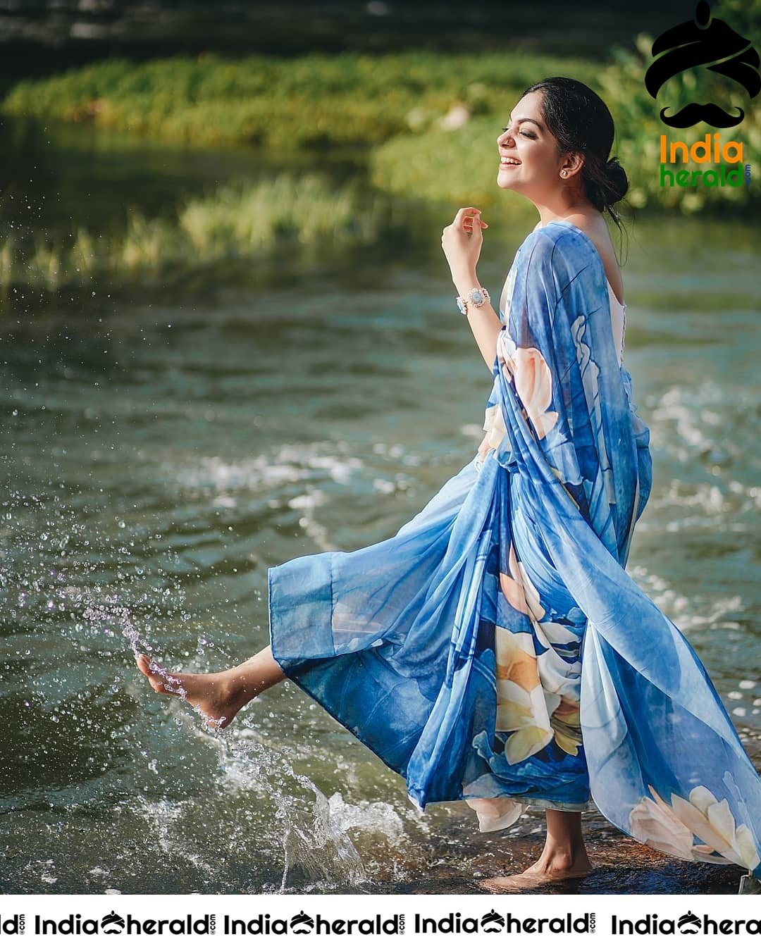 Latest Hot Clicks Of Ahaana Krishna In Light Blue Saree Set 1