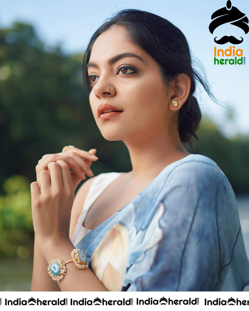 Latest Hot Clicks Of Ahaana Krishna In Light Blue Saree Set 1