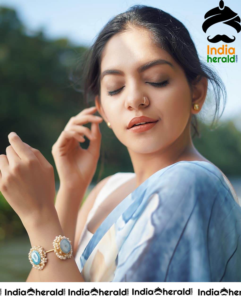 Latest Hot Clicks Of Ahaana Krishna In Light Blue Saree Set 1