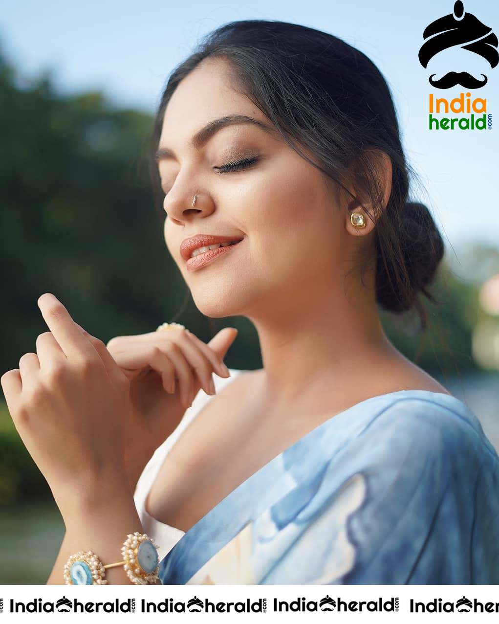 Latest Hot Clicks Of Ahaana Krishna In Light Blue Saree Set 1