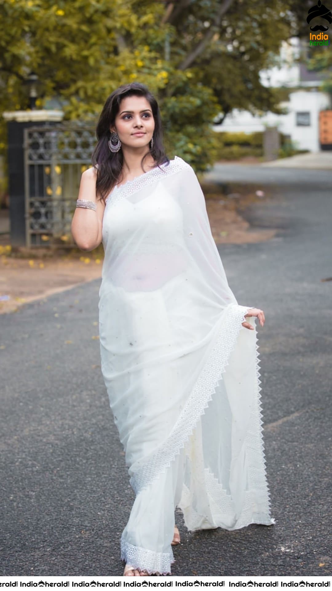 Latest Hot clicks of Swathishta Krishnan and Shirin Kanchwala in White Saree