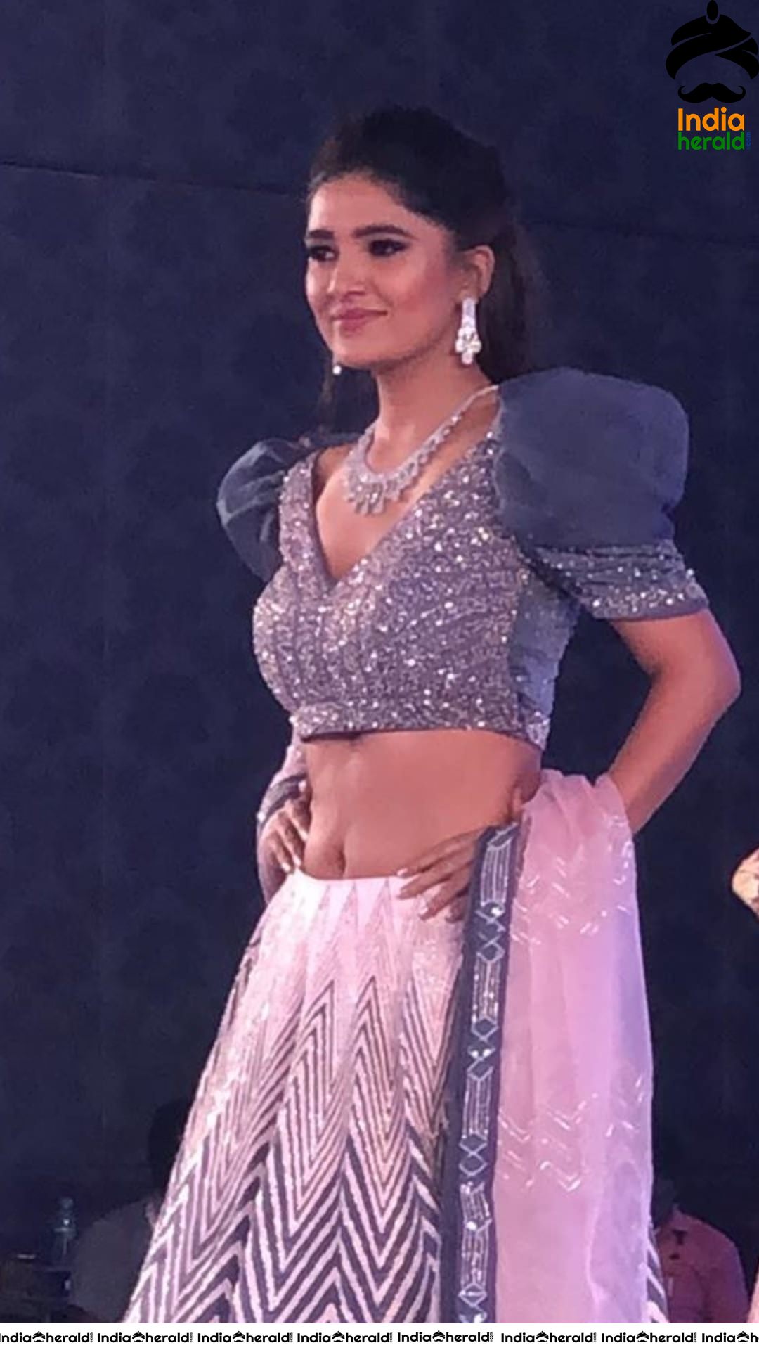 Latest Hot Photos of Vani Bhojan Exposing her Waist and Navel at a Fashion Event