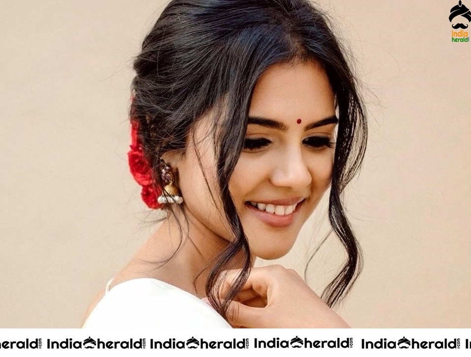 Latest photoshoot of the adorable Kalyani Priyadarshan