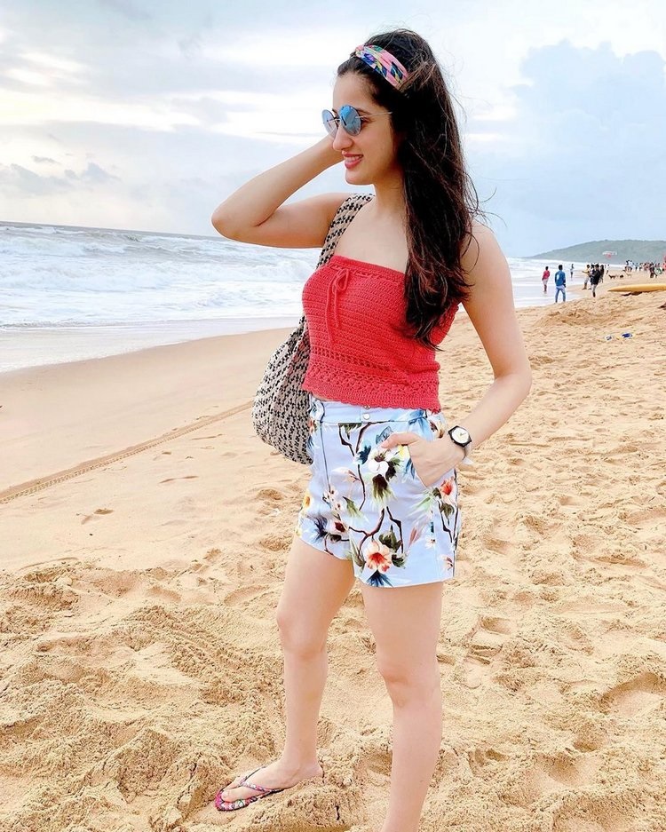 Latest Sizzling Photos Of Richa Panai