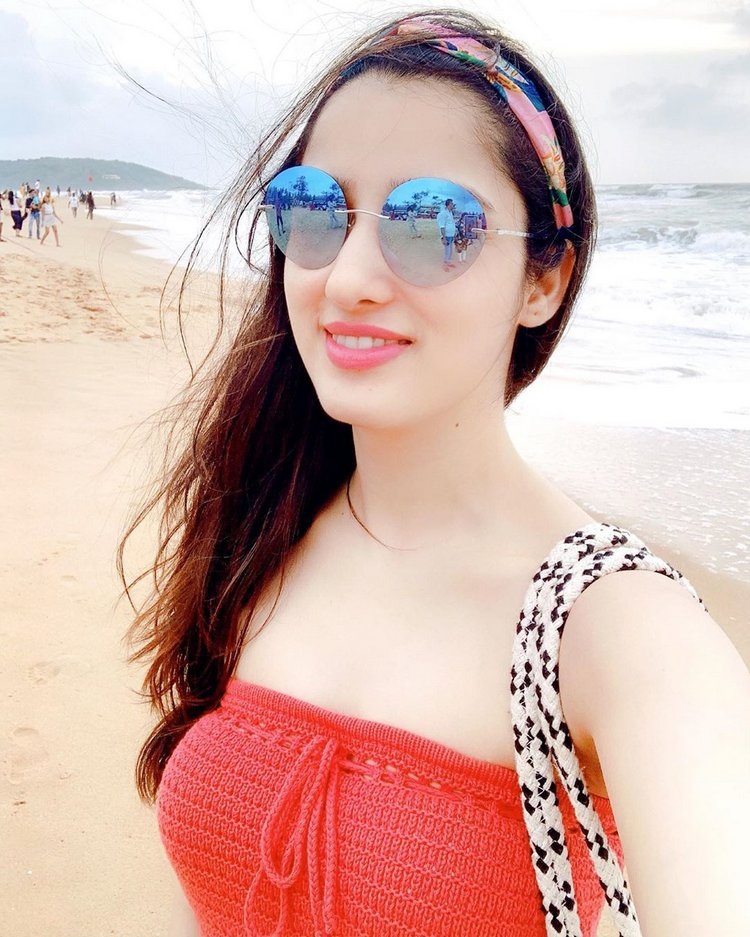 Latest Sizzling Photos Of Richa Panai