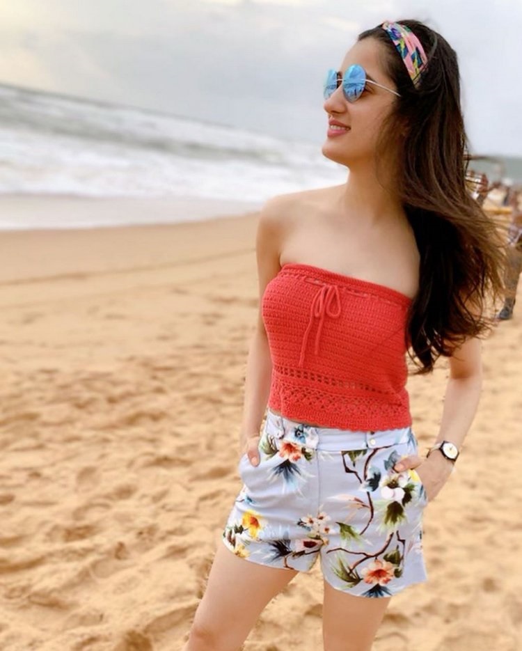 Latest Sizzling Photos Of Richa Panai