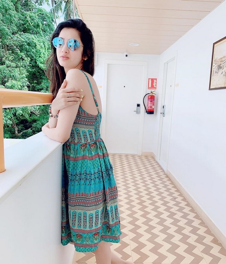 Latest Sizzling Photos Of Richa Panai