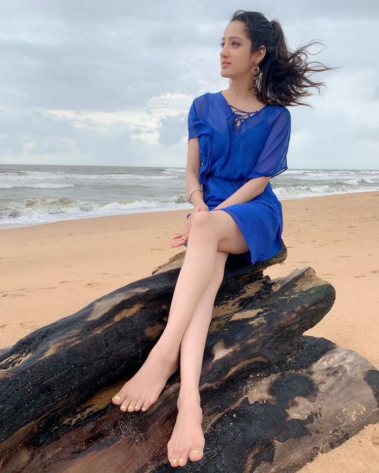 Latest Sizzling Photos Of Richa Panai