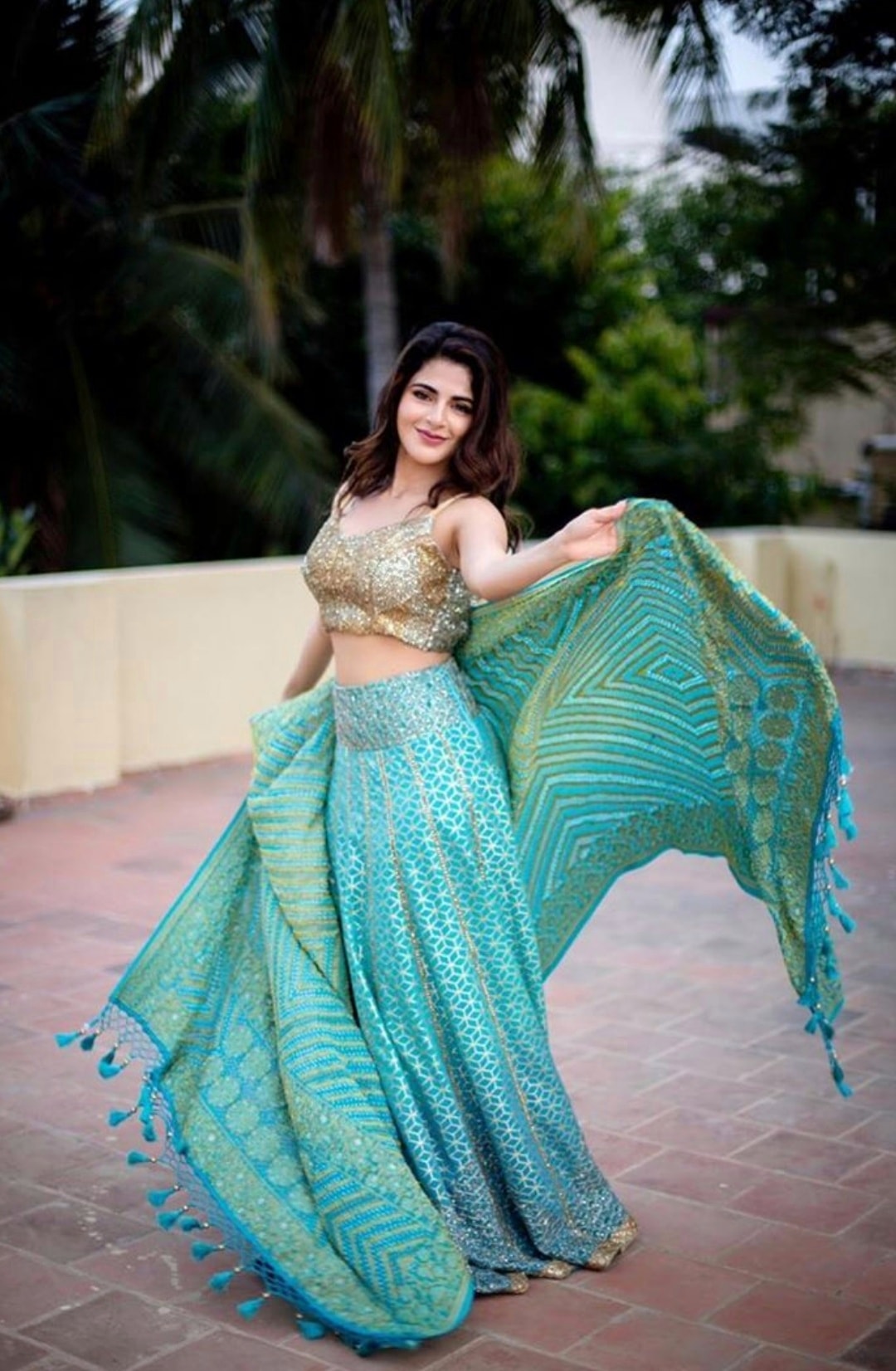 Latest Teasing hot Waistline Exposing Photos Of Iswarya Menon