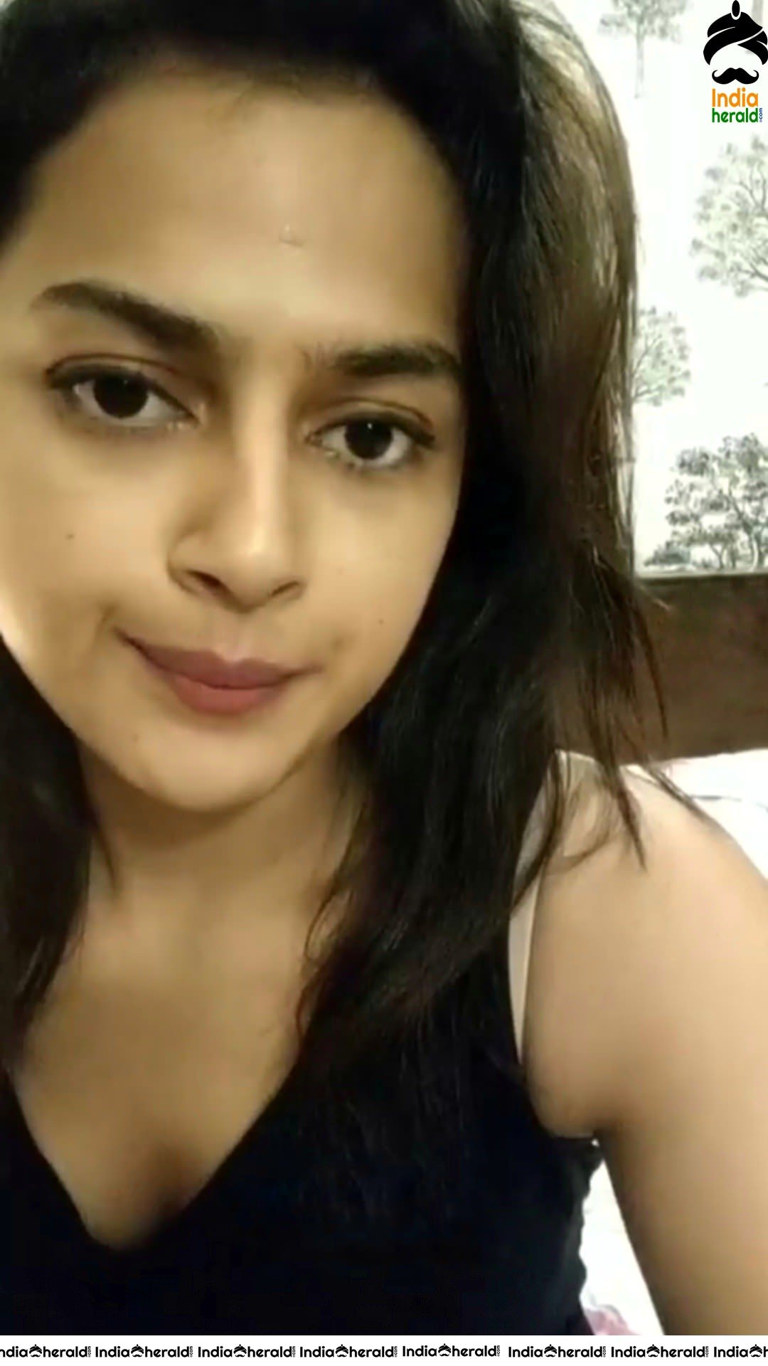 LEAKED HOT PHOTOS of Shraddha Srinath Private Bedroom Video Chat