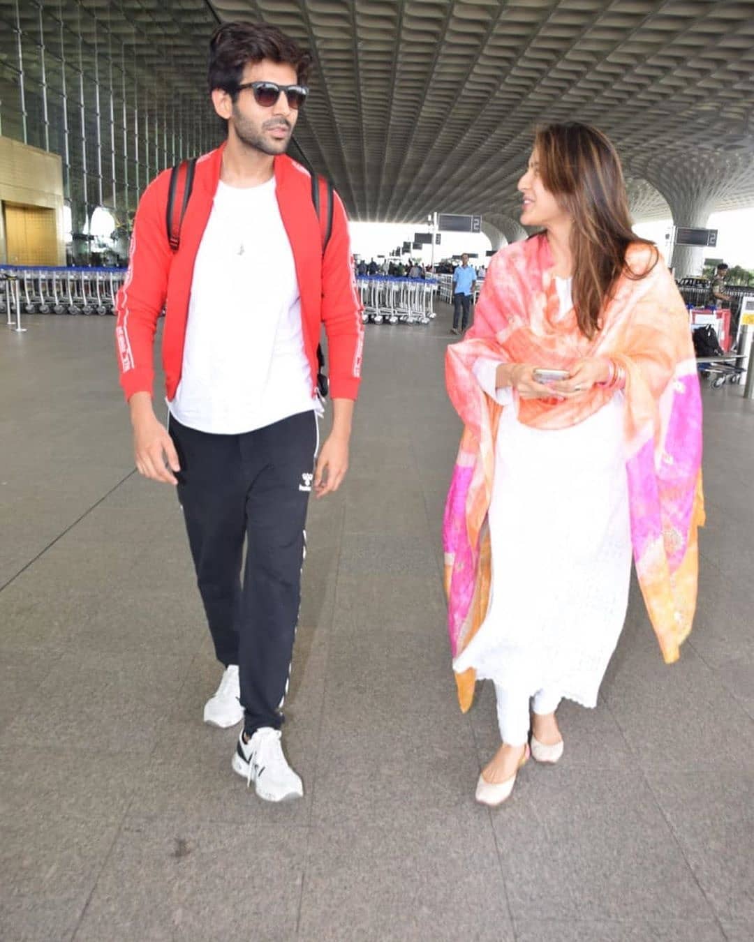 Love Birds Kartik Aryan And Sara Spotted Together