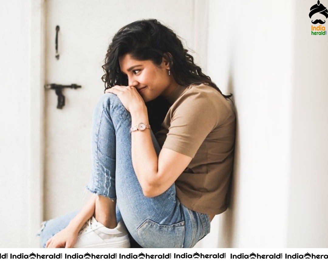 Lovely New Ravishing Photos of Noodles Manda Ritika Singh