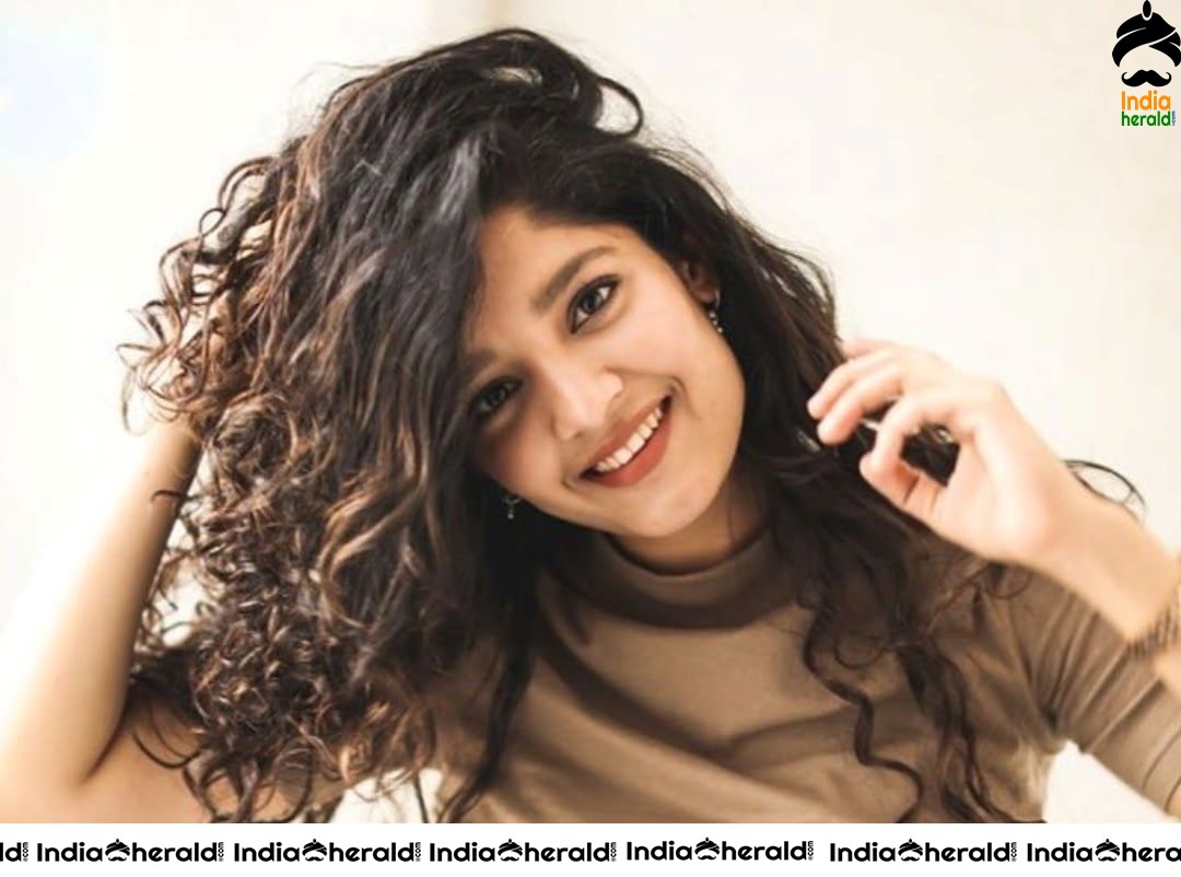 Lovely New Ravishing Photos of Noodles Manda Ritika Singh