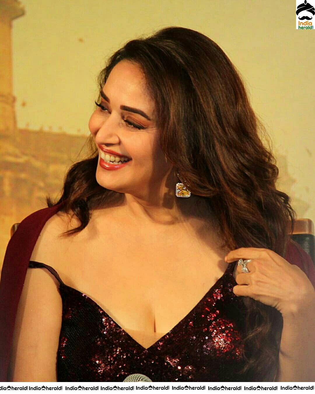 Madhuri Dixit Hot Photo Stills